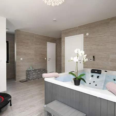 Ferienhaus Oliv One *